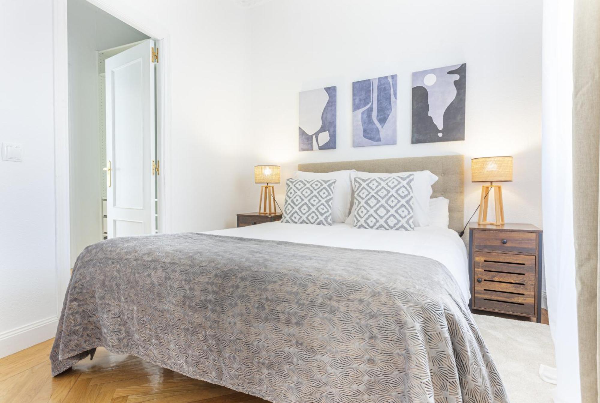 Apartamento Santa Ana Place En Madrid Exterior photo